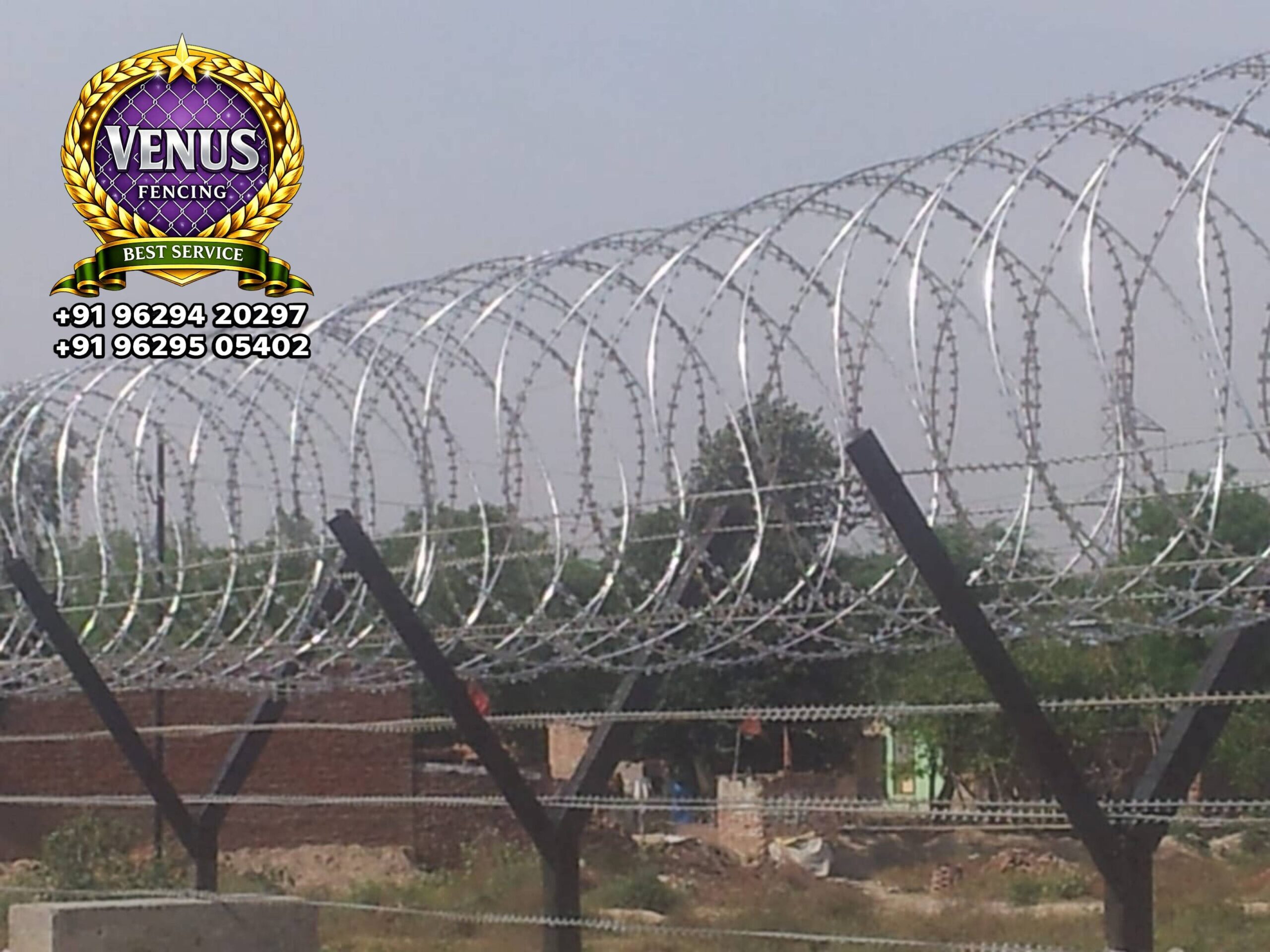 காம்பவுண்டு கம்பிவேலி